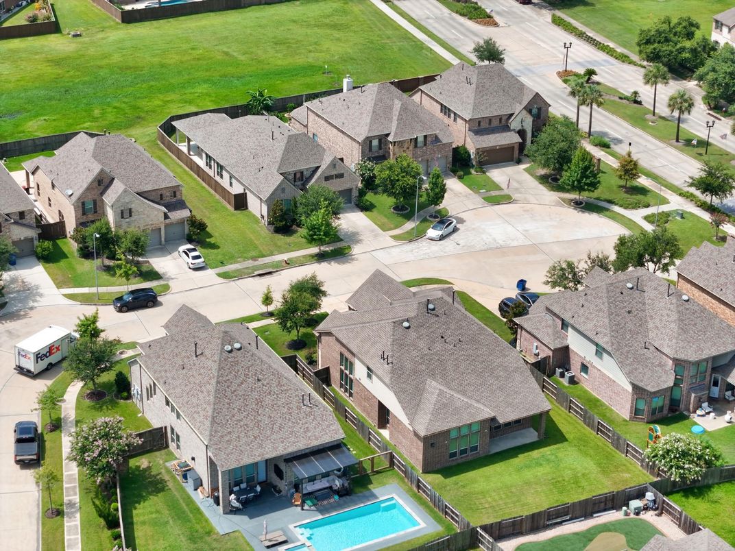 Exterior, Drone