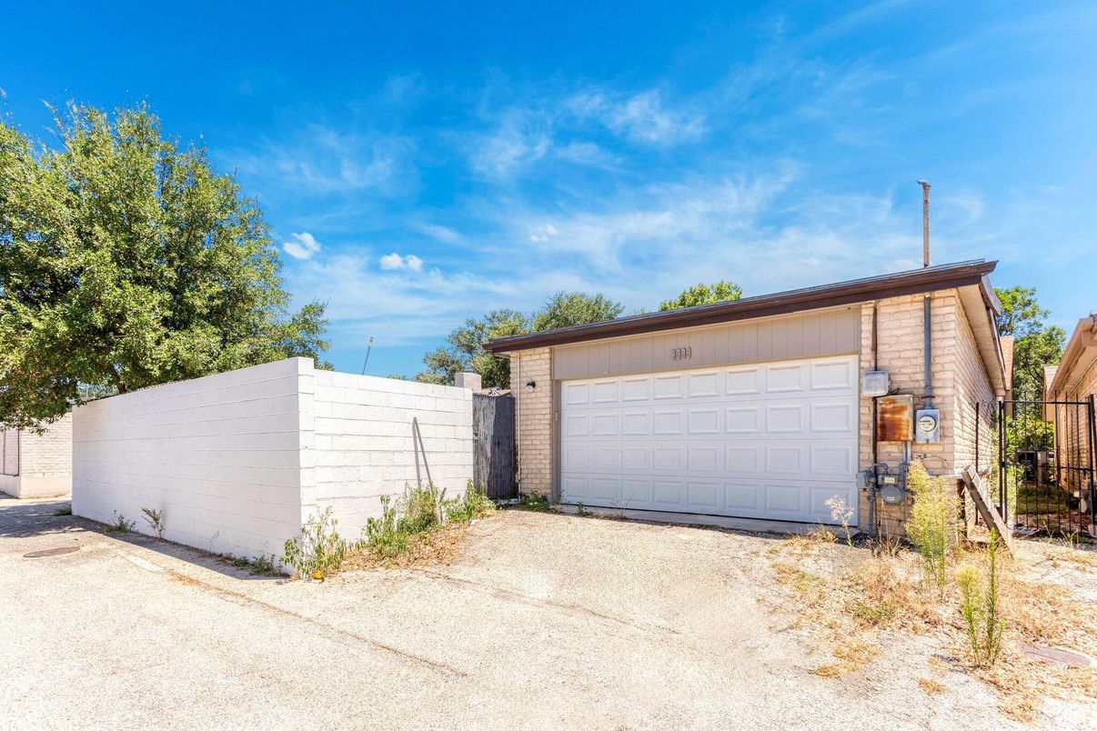 Detached Garage, Exterior