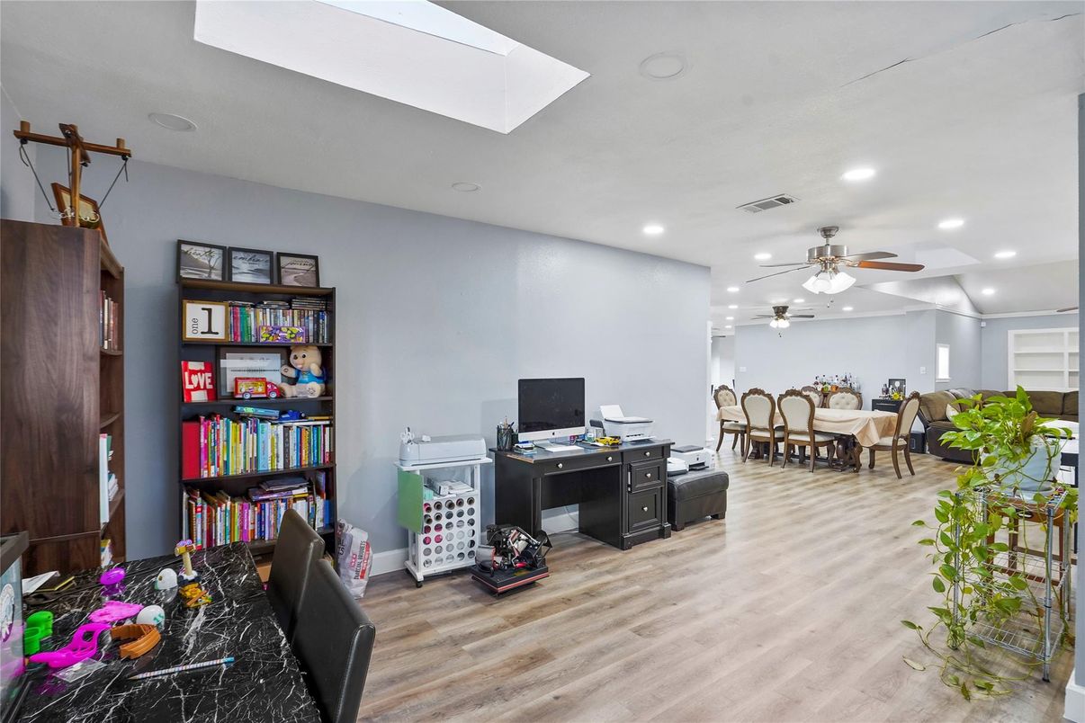 Home Office, Interior, Recessed Lighting, Wood Texture Flooring