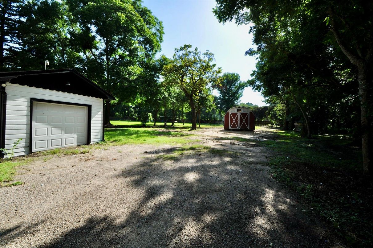 Backyard, Detached Garage, Exterior
