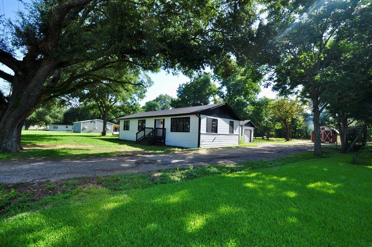 Backyard, Detached Garage, Exterior