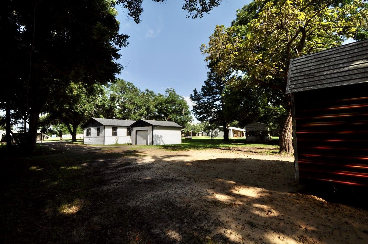 Backyard, Detached Garage, Exterior