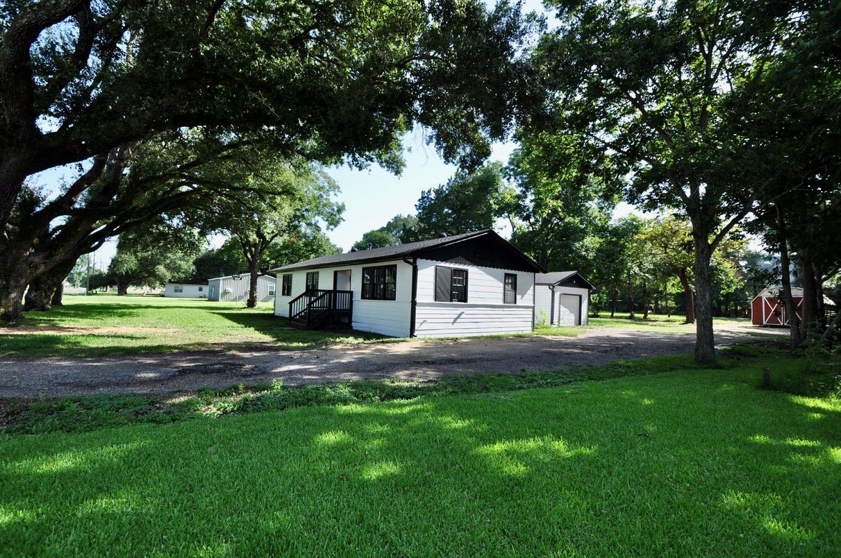 Backyard, Detached Garage, Exterior
