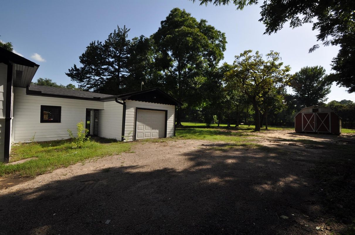 Backyard, Detached Garage, Exterior