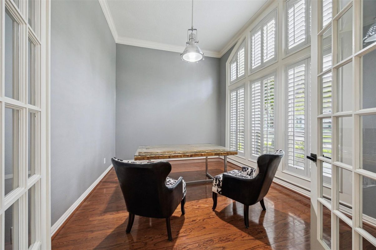 Interior, Pendant Lights, Wood Texture Flooring