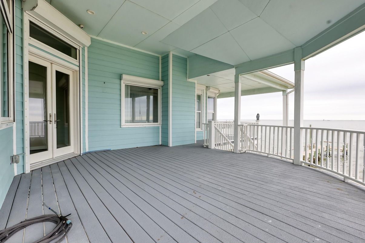 Exterior, Recessed Lighting, Water