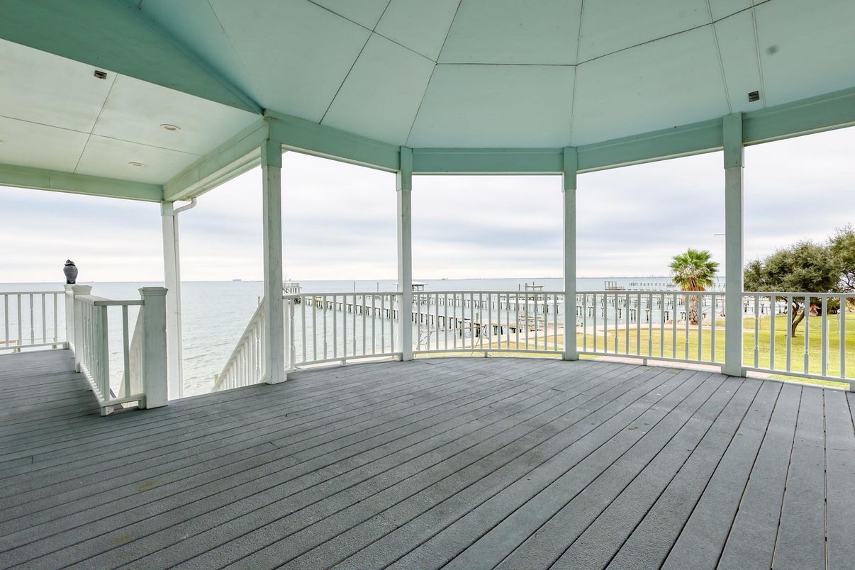 Exterior, Recessed Lighting, Water