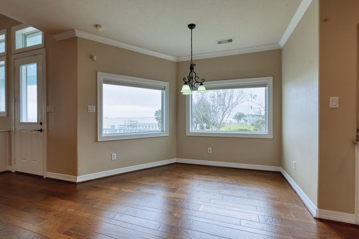Empty room, Interior, Pendant Lights, Wood Texture Flooring