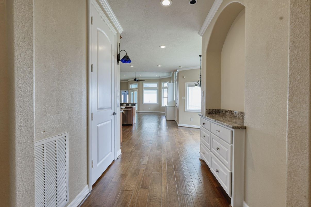 Interior, Kitchen, Pendant Lights, Recessed Lighting, Wood Texture Flooring