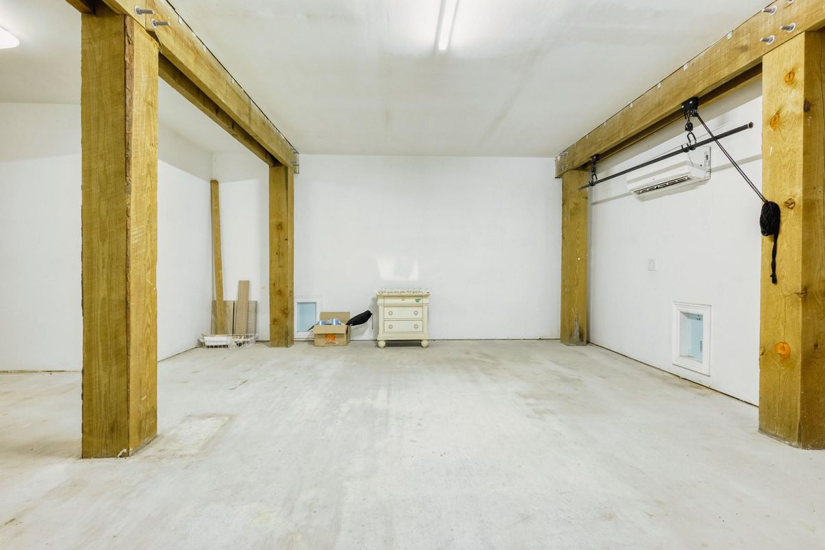 Empty room, Garage, Interior