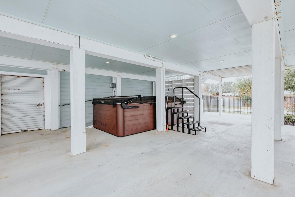 Exterior, Hot Tub