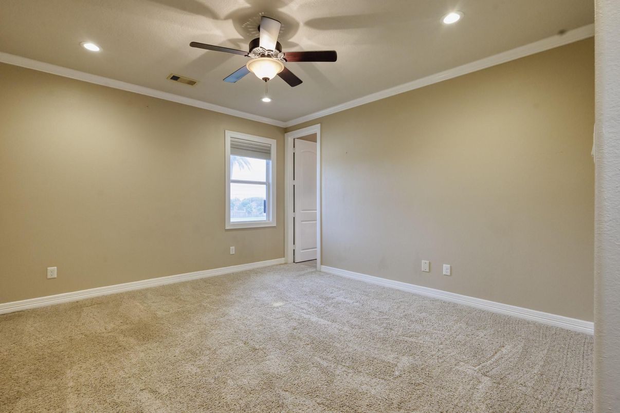 Empty room, Interior, Recessed Lighting
