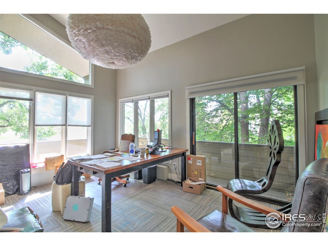 Home Office, Interior