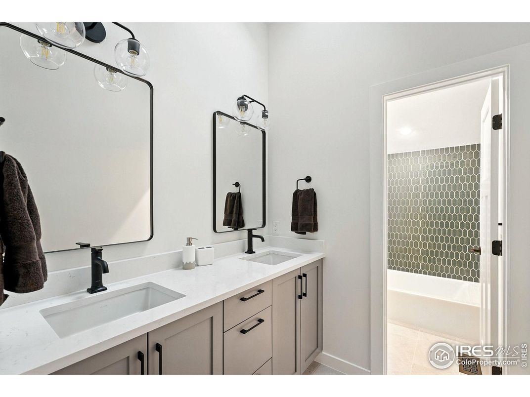 Bathroom, Dual Sink Vanities, Interior