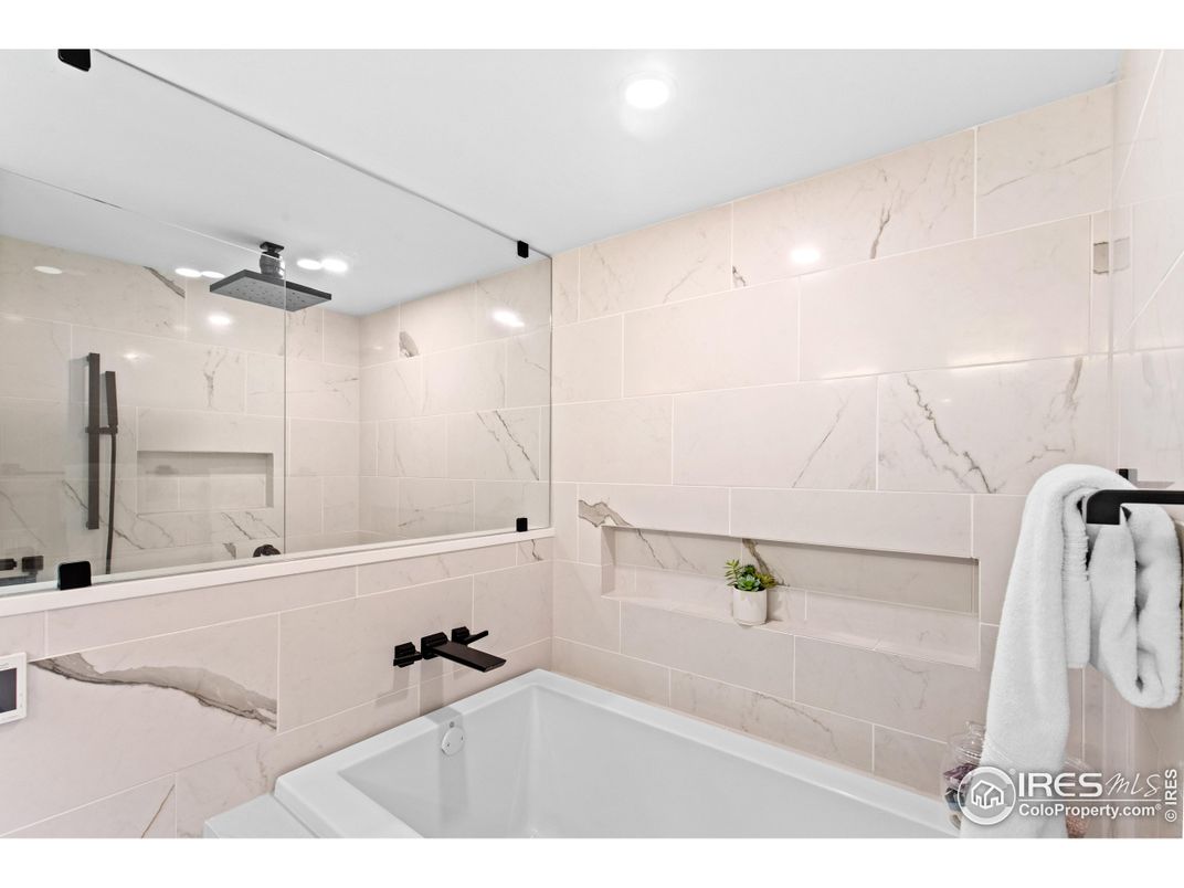 Bathroom, Interior, Marble Walls, Recessed Lighting