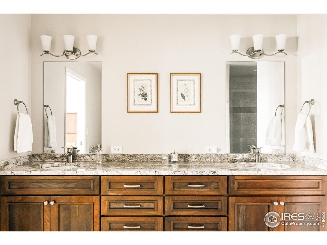 Bathroom, Dual Sink Vanities, Interior