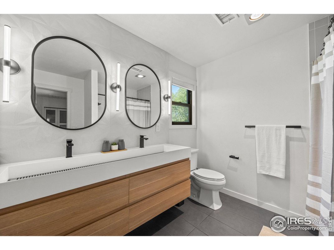 Bathroom, Dual Sink Vanities, Interior