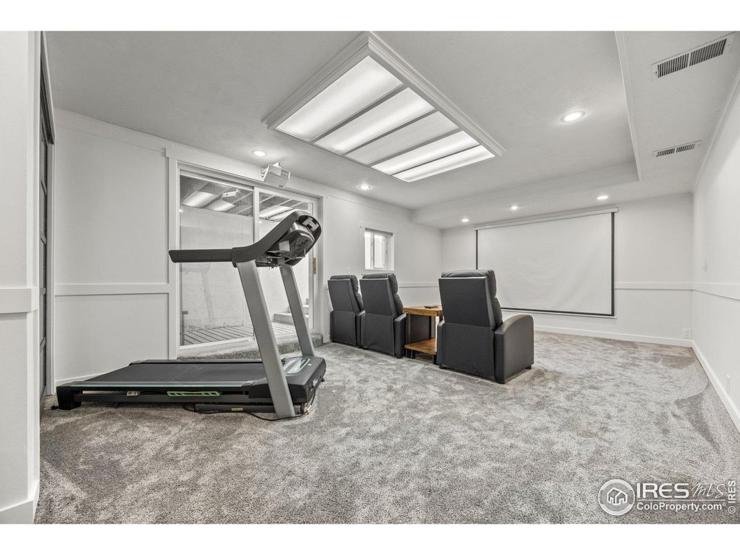 Fitness Equipment, Interior, Projection Screen, Recessed Lighting