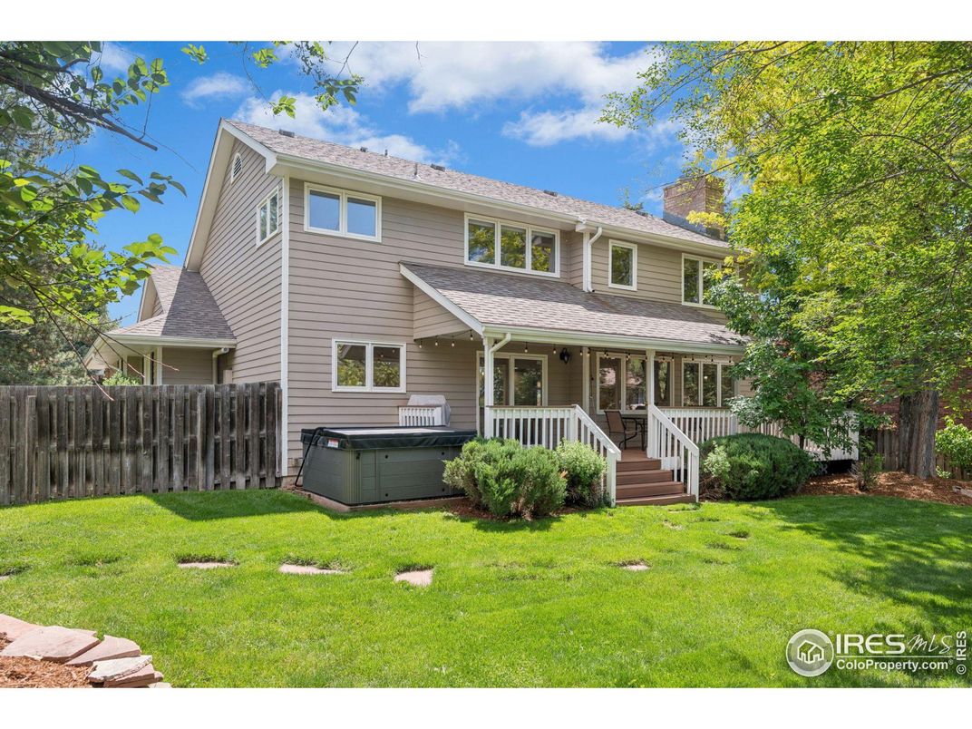 Exterior, Facade, Hot Tub, American Foursquare