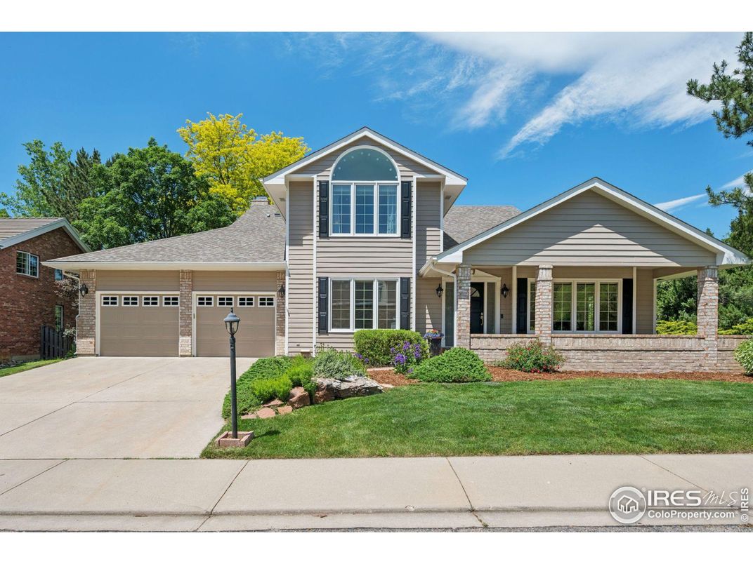 Attached, Exterior, Facade, American Craftsman