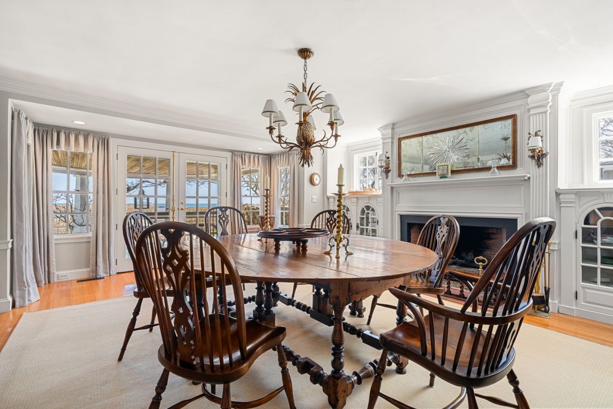 Chandelier, Dining room, Fireplace, Interior, Wood Texture Flooring