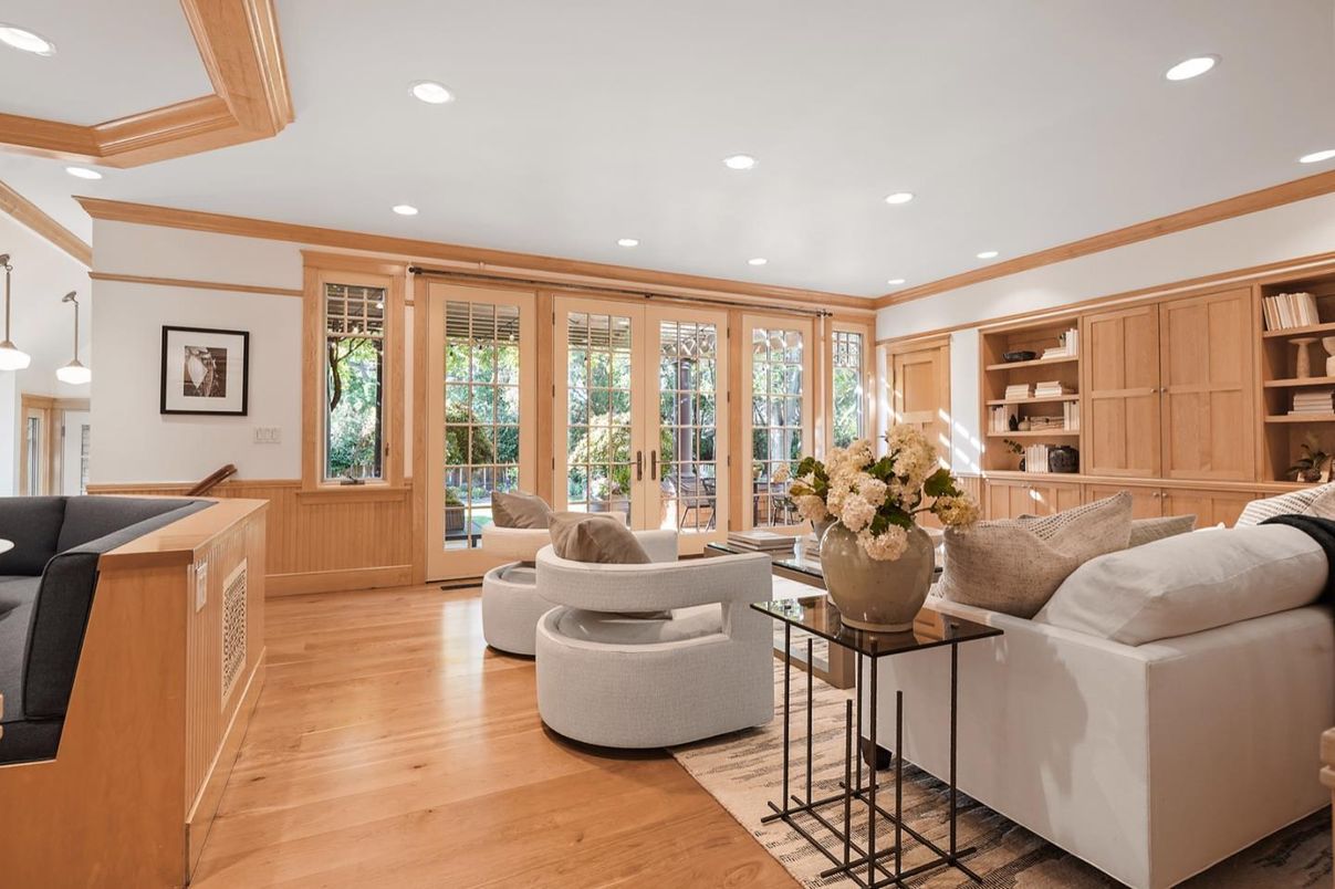 Interior, Living room, Pendant Lights, Recessed Lighting, Wood Texture Flooring