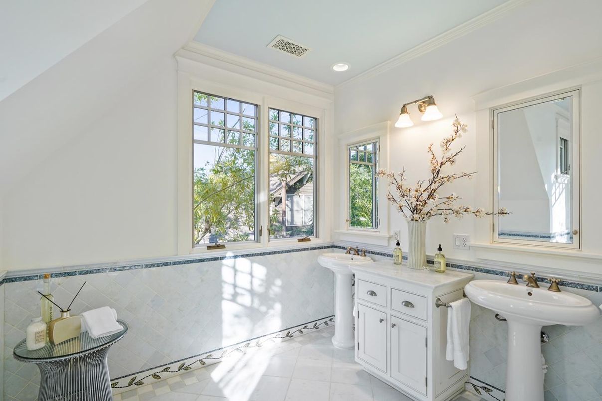 Bathroom, Dual Sink Vanities, Interior, Recessed Lighting