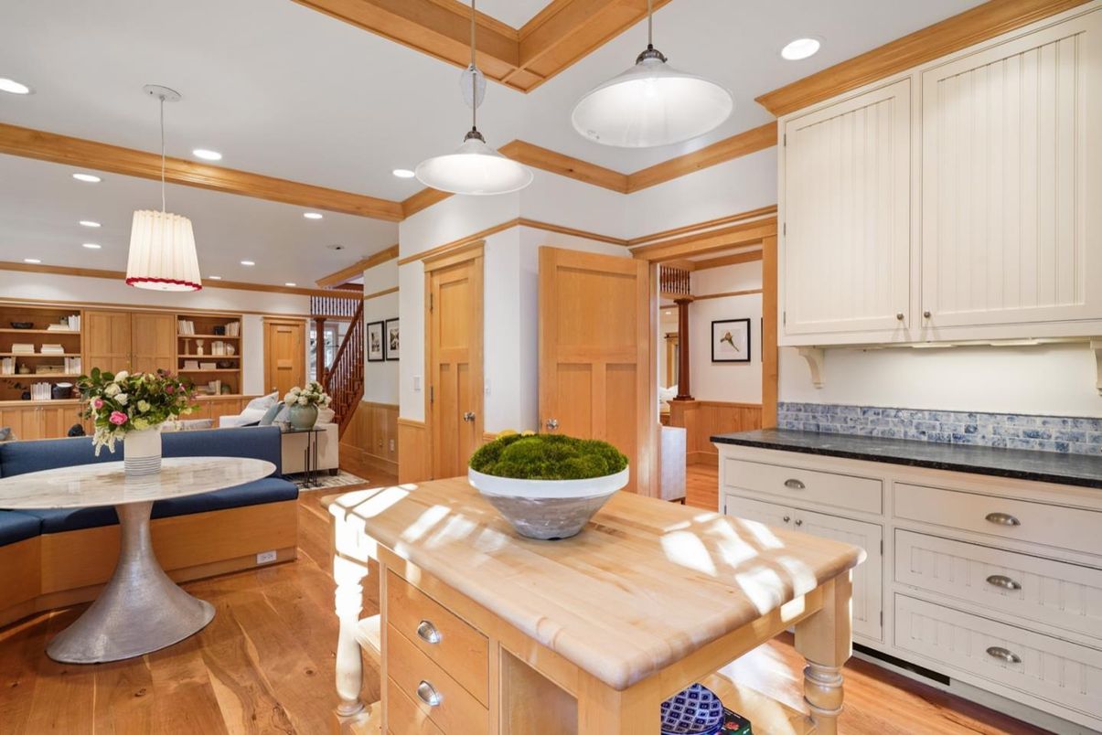 Interior, Living room, Pendant Lights, Recessed Lighting, Wood Texture Flooring