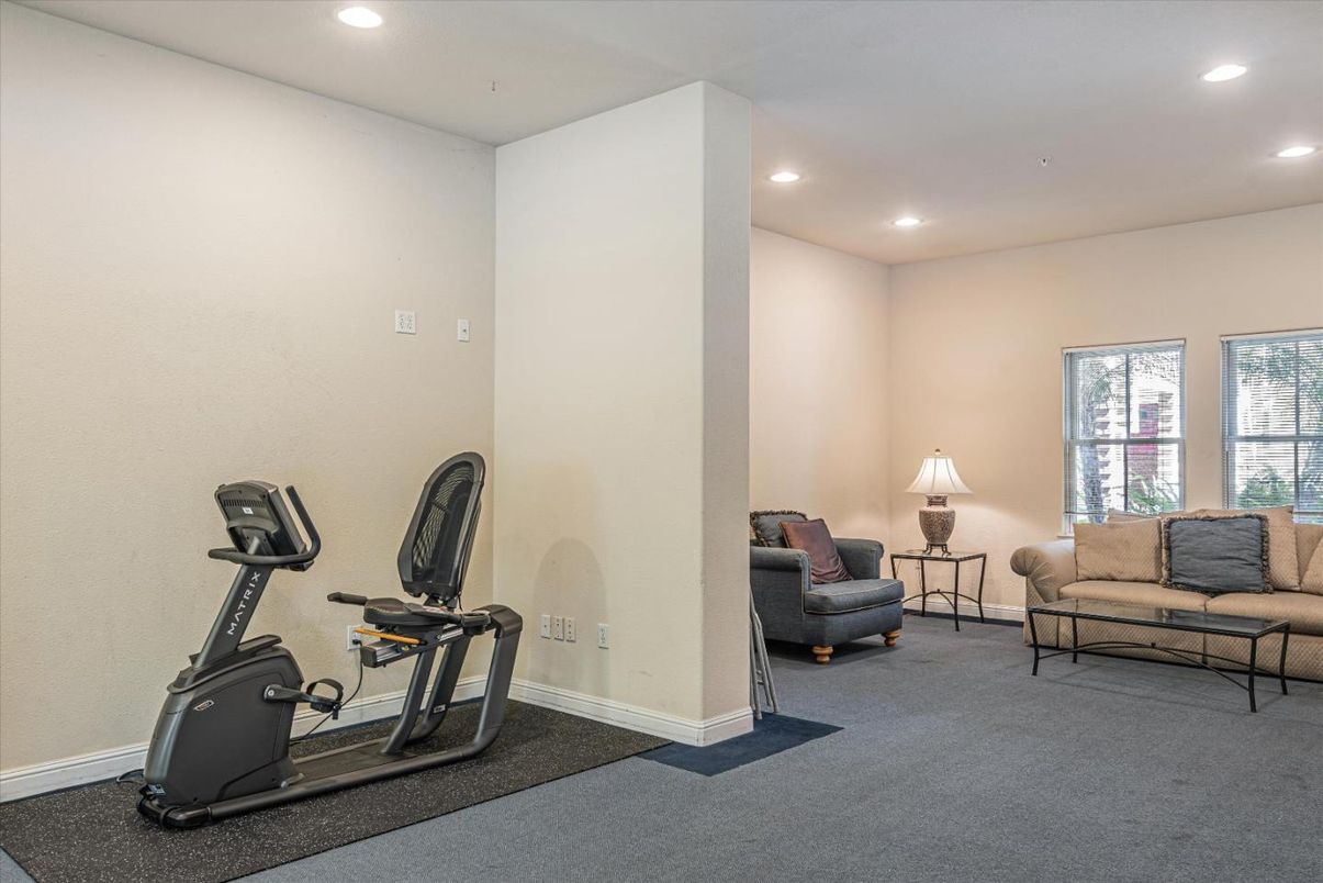 Fitness Equipment, Interior, Living room, Recessed Lighting