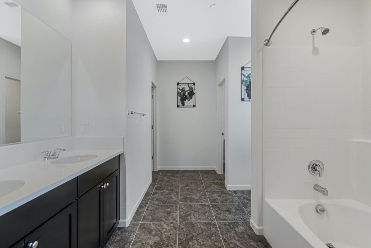 Bathroom, Dual Sink Vanities, Interior, Recessed Lighting