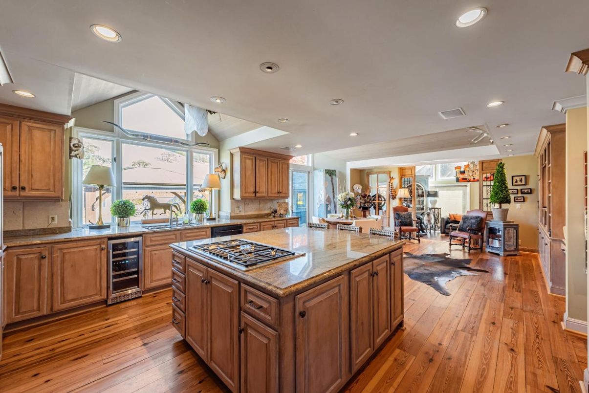 Dining room, Interior, Kitchen, Recessed Lighting, Wood Texture Flooring