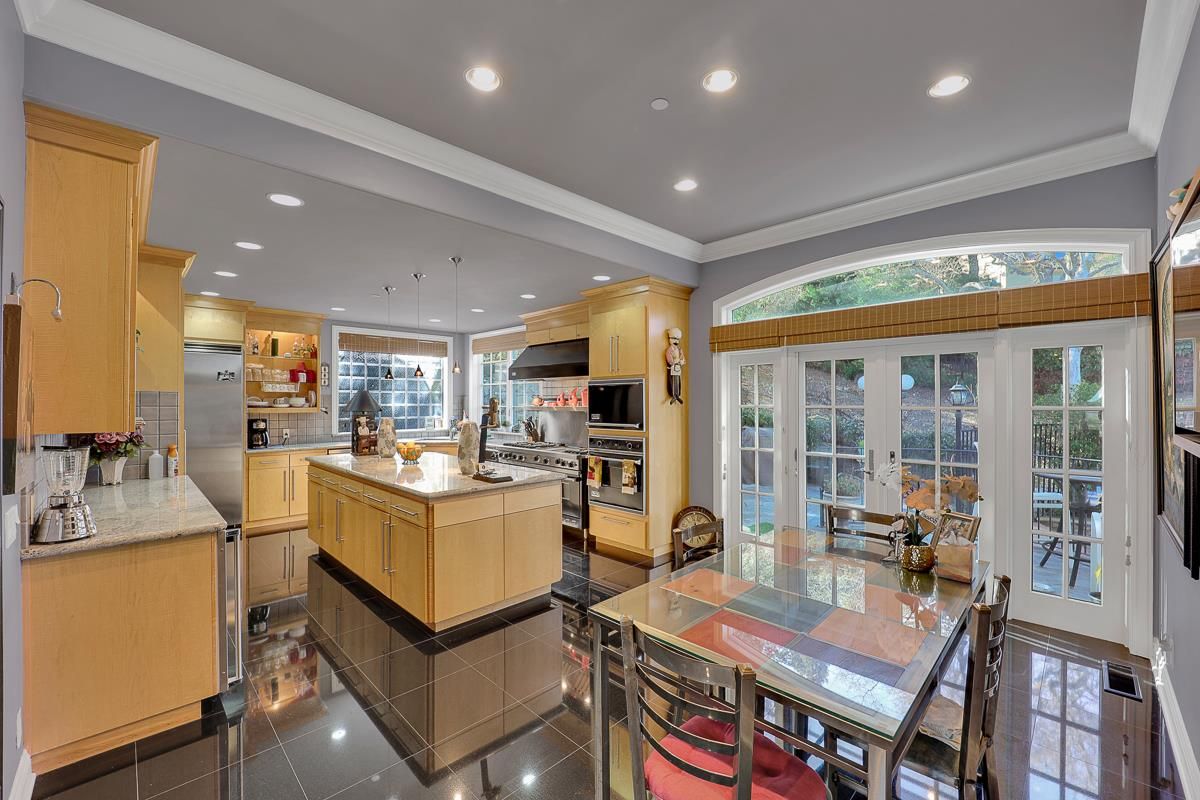 Dining room, Interior, Kitchen, Pendant Lights, Recessed Lighting, Stainless Steel Appliances