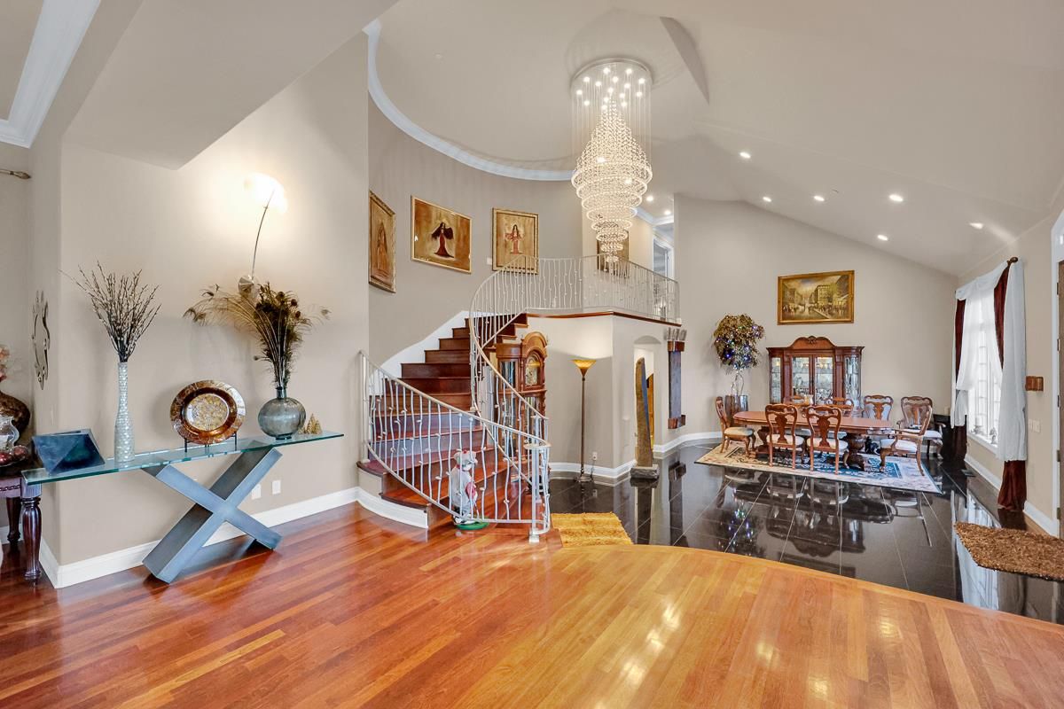Chandelier, Dining room, Interior, Recessed Lighting, Wood Texture Flooring