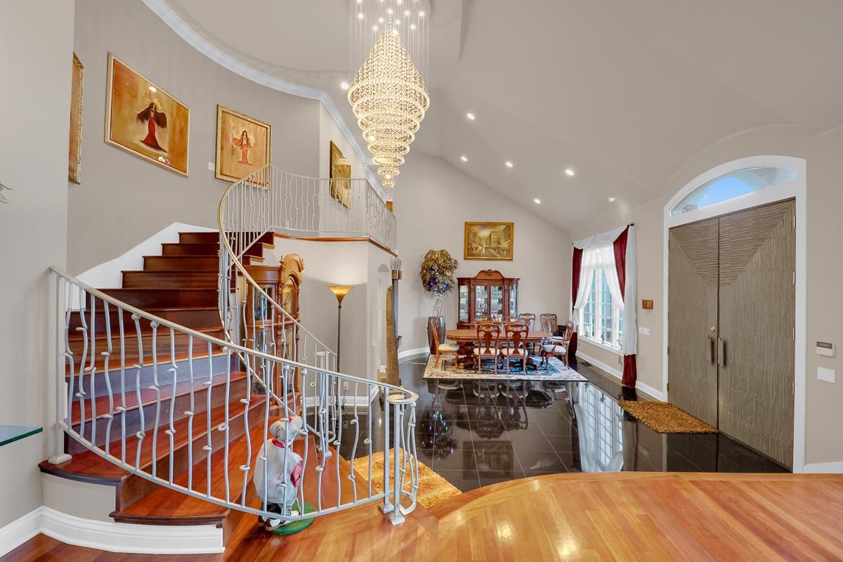 Chandelier, Dining room, Interior, Recessed Lighting, Wood Texture Flooring