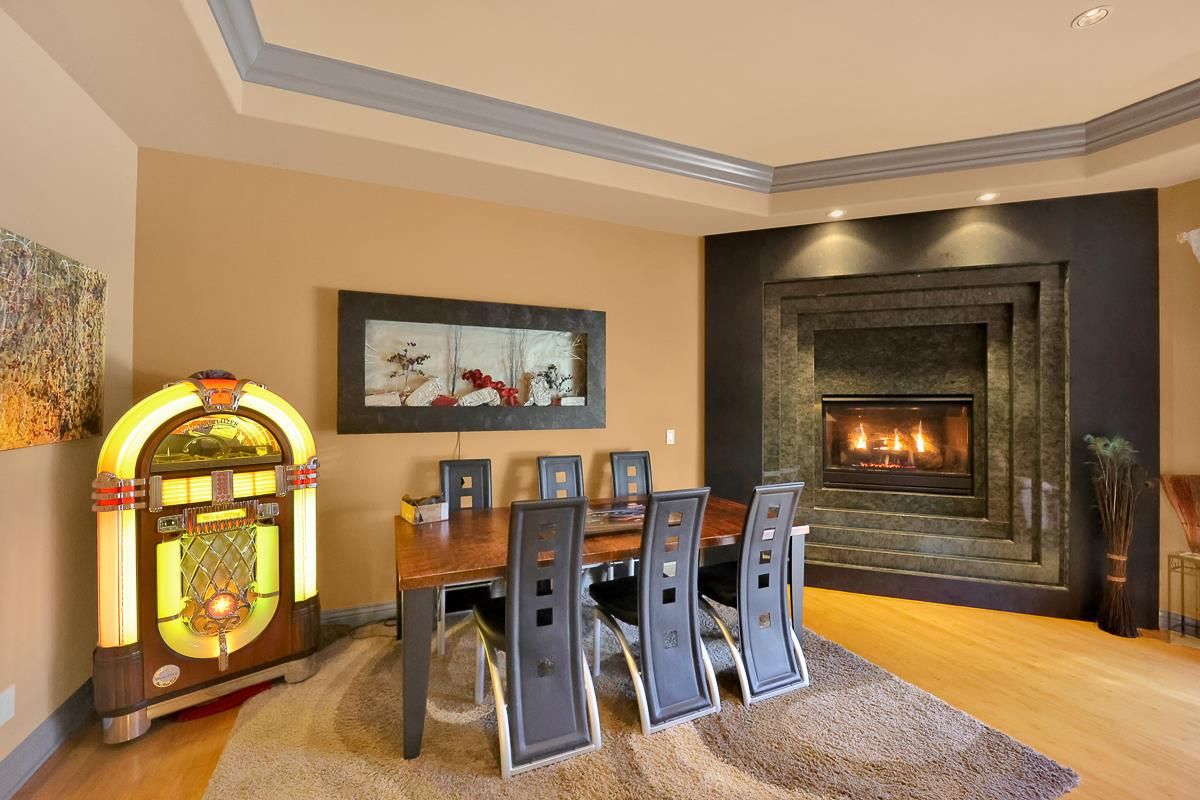 Dining room, Fireplace, Interior, Recessed Lighting, Wood Texture Flooring