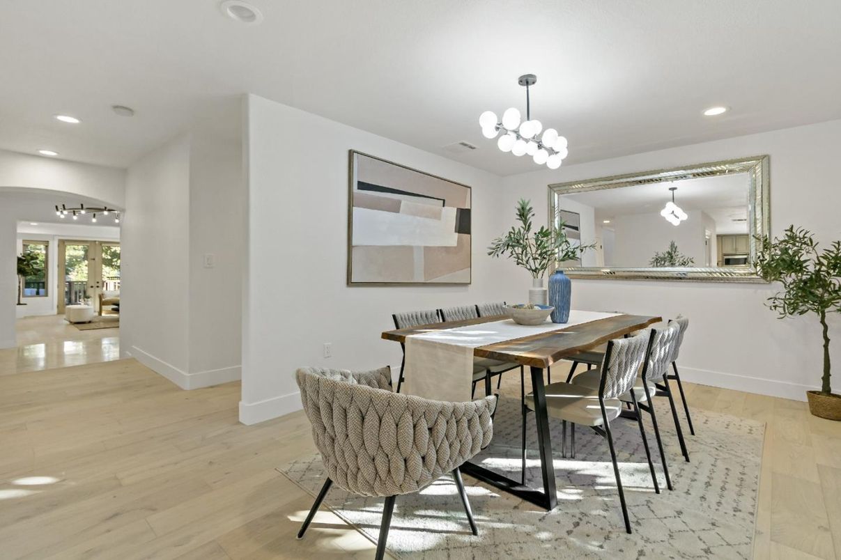 Chandelier, Dining room, Interior, Pendant Lights, Recessed Lighting, Wood Texture Flooring