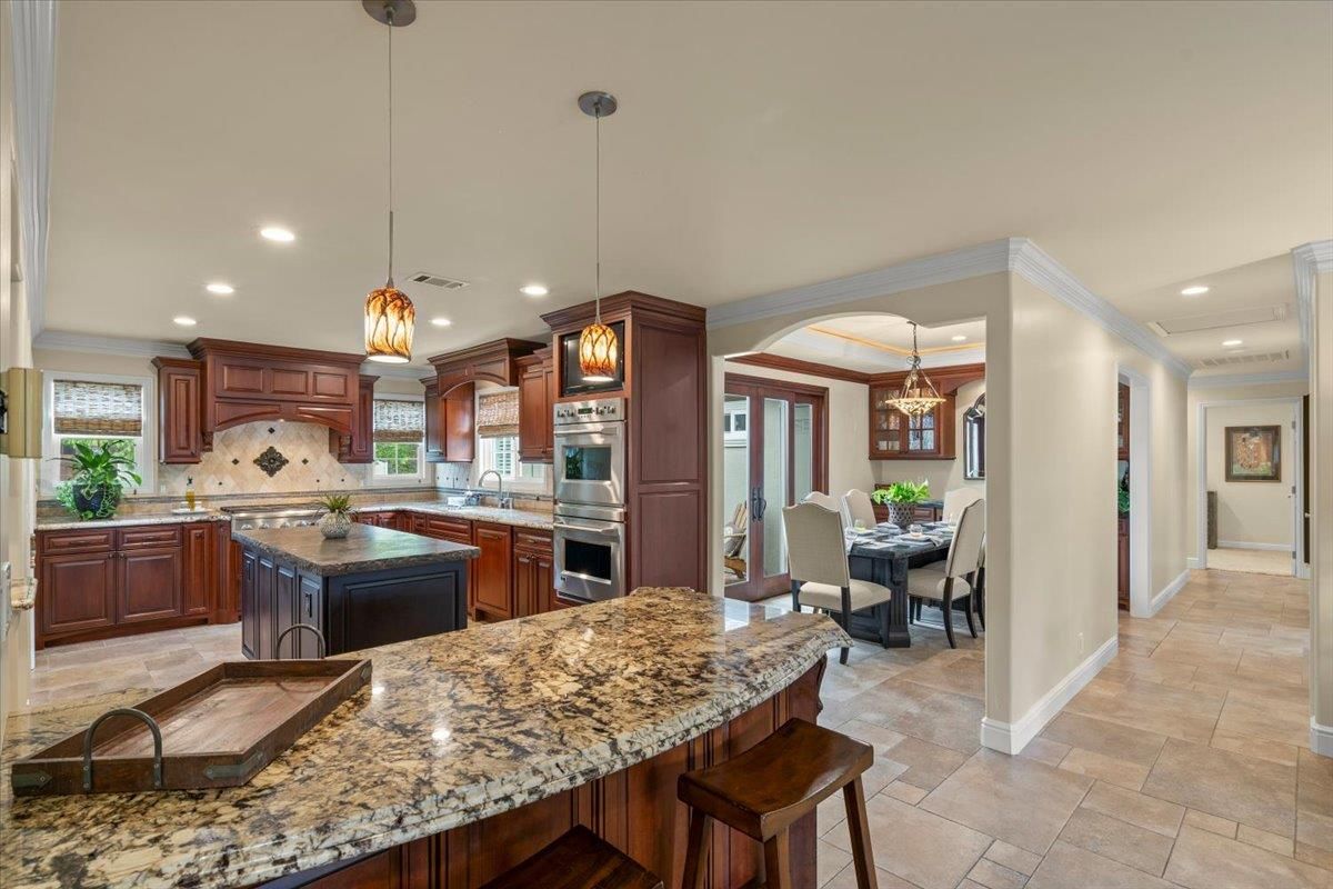 Dining room, Interior, Kitchen, Pendant Lights, Recessed Lighting, Stainless Steel Appliances