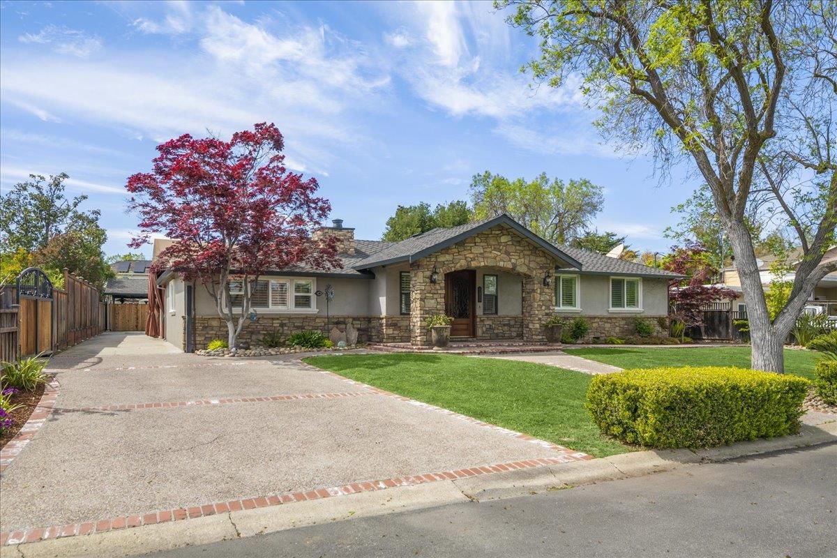Backyard, Exterior, Facade, Ranch