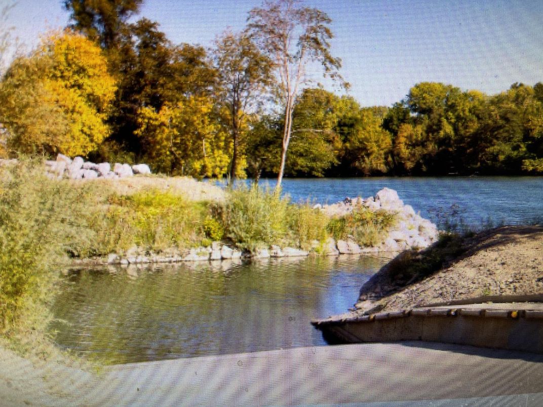 Exterior, Lake