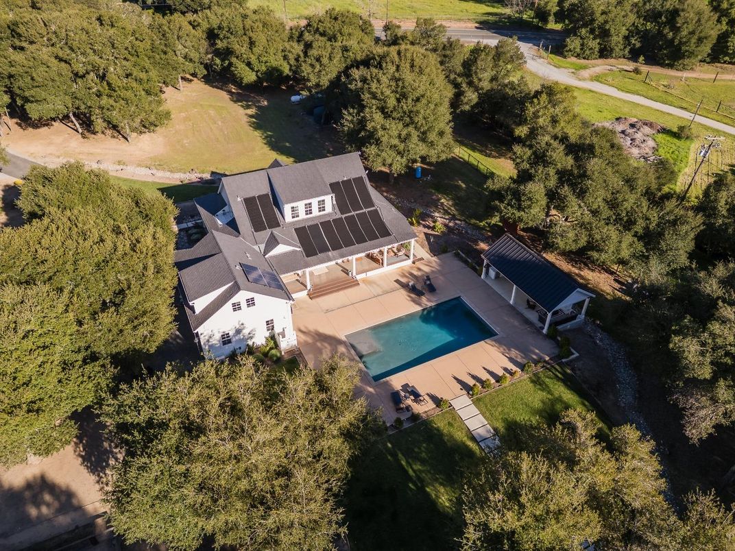 Exterior, Drone