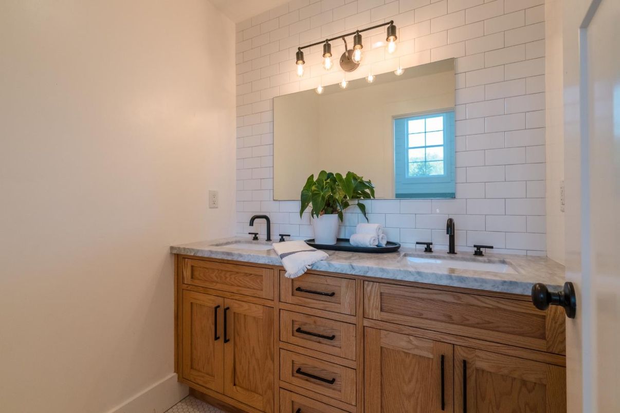 Bathroom, Dual Sink Vanities, Interior