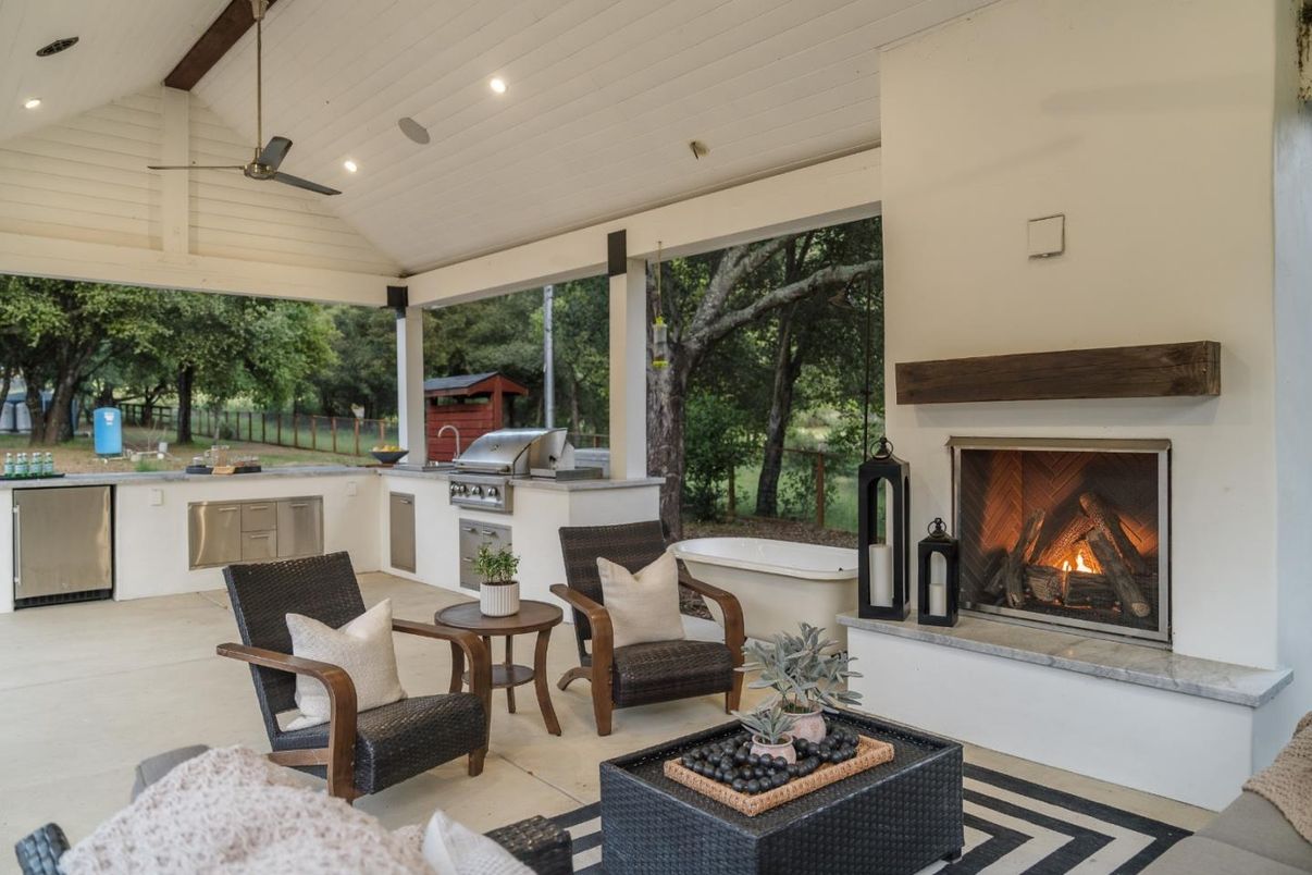 Exterior, Fireplace