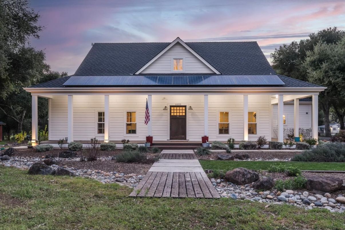 Exterior, Facade, Solar Panels, Farmhouse