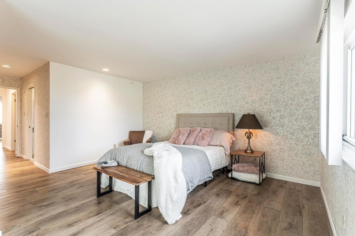 Bedroom, Interior, Recessed Lighting, Wood Texture Flooring