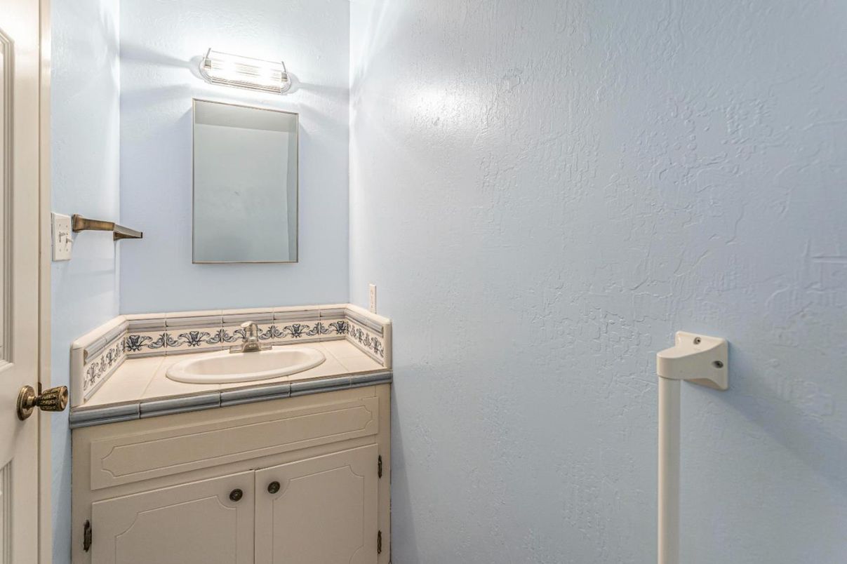 Bathroom, Interior, Tile Countertops