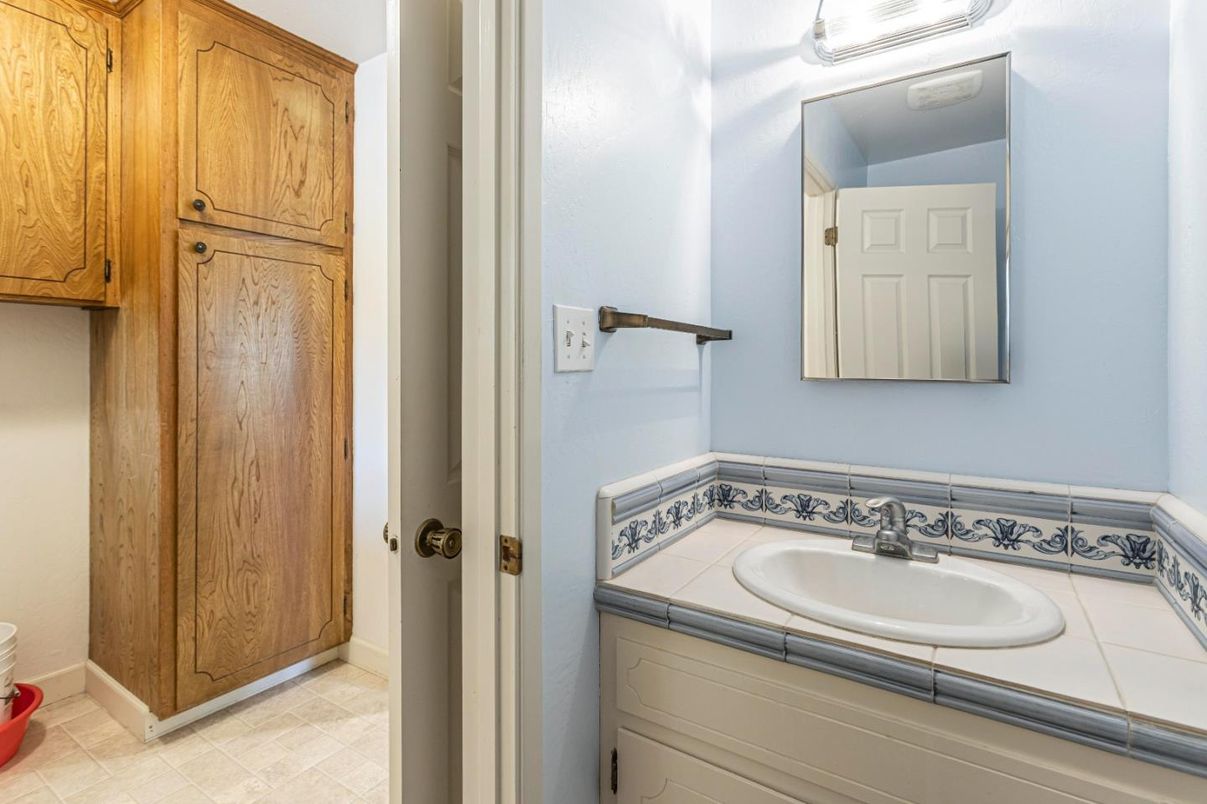 Bathroom, Interior, Tile Countertops