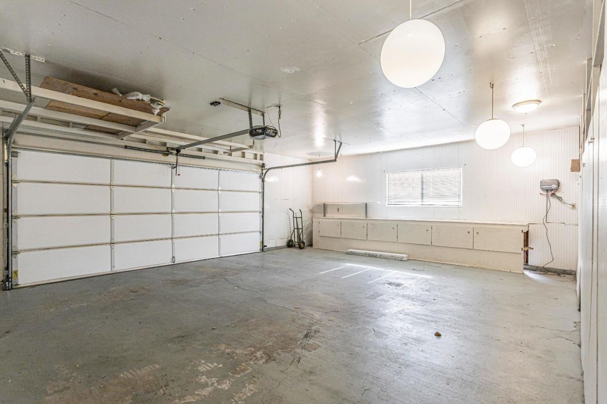 Garage, Interior