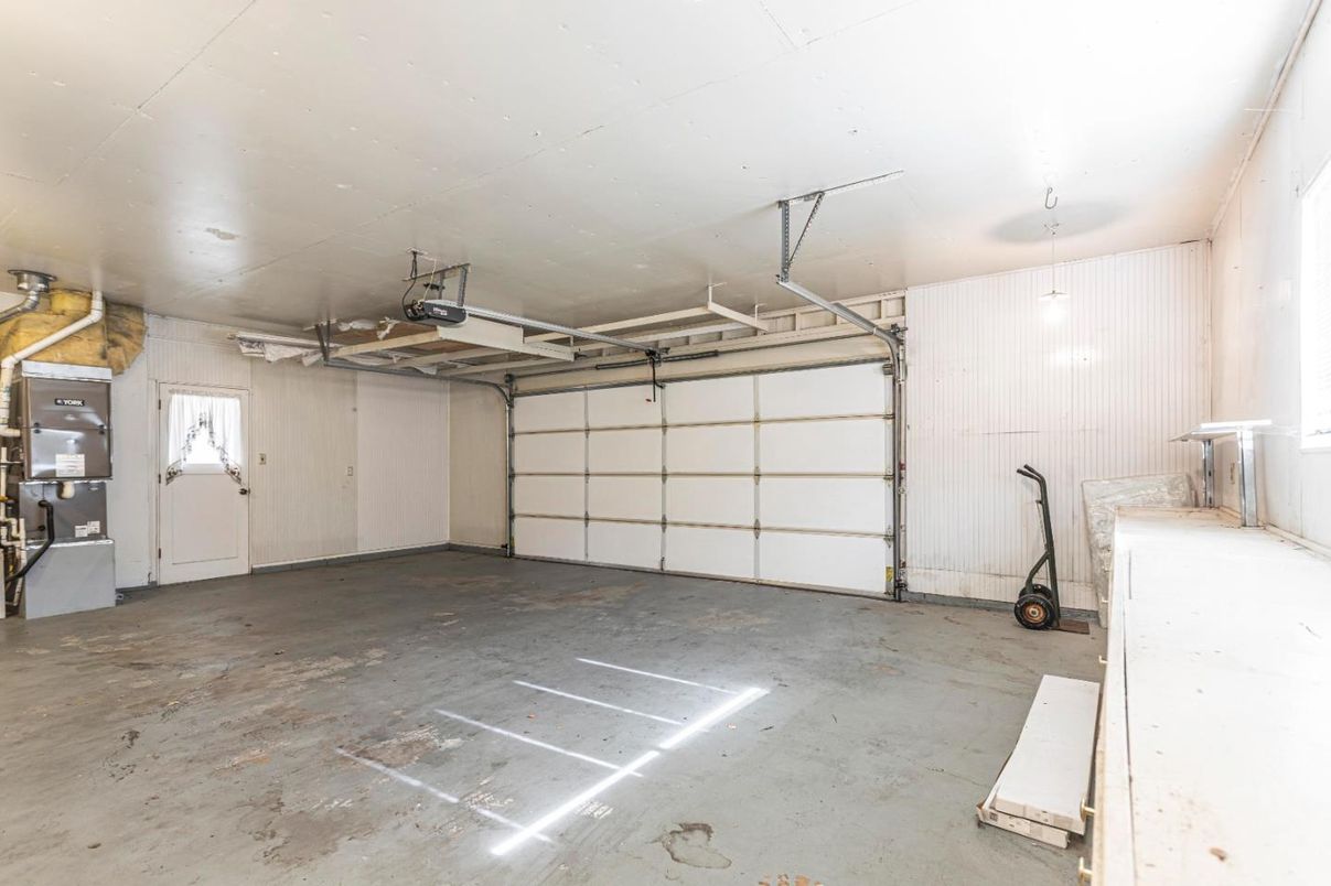 Garage, Interior