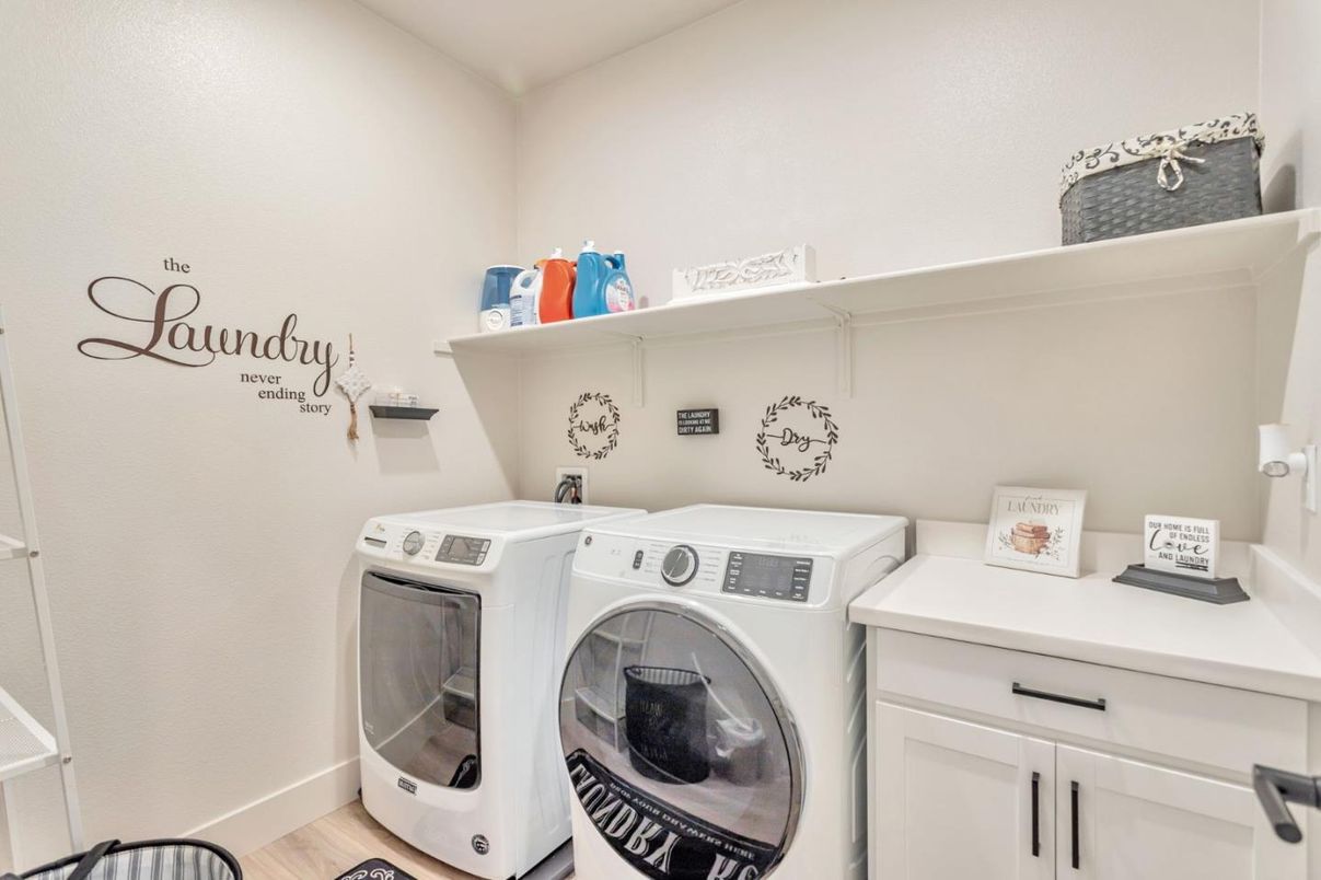 Interior, Washer, Wood Texture Flooring