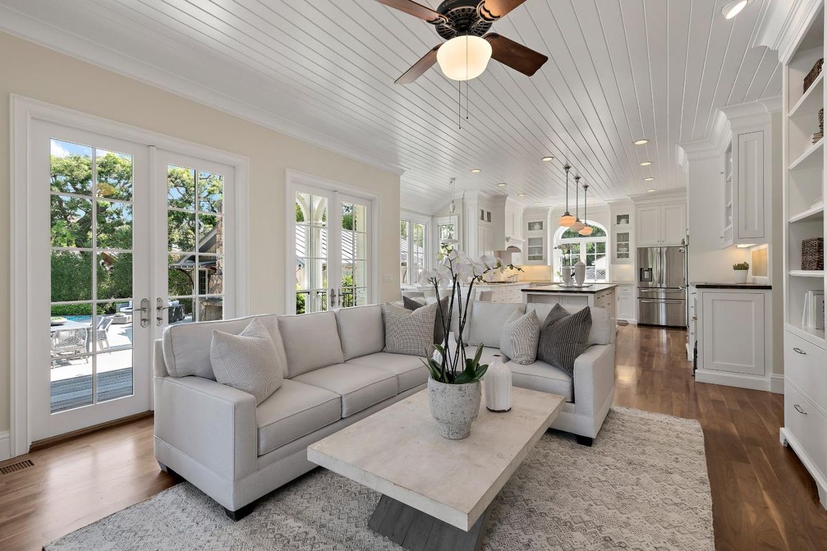 Interior, Kitchen, Living room, Pendant Lights, Recessed Lighting, Stainless Steel Appliances, Wood Texture Flooring